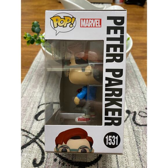 Funko Pop Marvel:  Spider-Man, Peter Parker - Picture 2 of 6